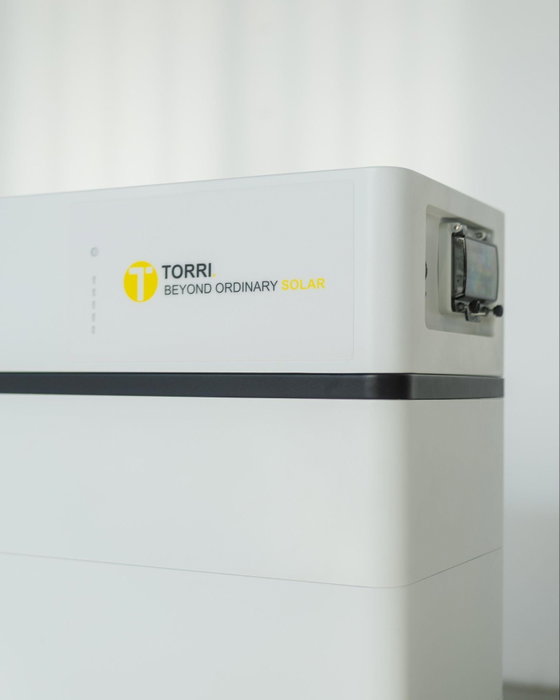 L'equilibrio dell'energia nasce da ciò che non si vede.
AURA ACCU-HV-5.5 integra accumulo, gestione e continuità in un sistema modulabile ad alta tensione, sviluppato per accompagnare ogni fase dell'impianto.
L'architettura interna, le celle LiFePO₄ e il sistema di compressione lavorano insieme per garantire costanza delle prestazioni nel tempo.
🌐 Scopri l'elettronica di sistema TORRI su torri.solar