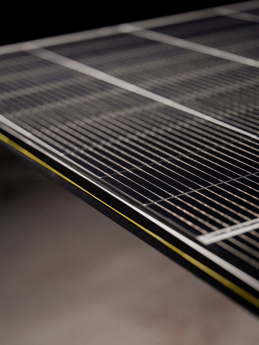 With X-CORE², the polymer insert is not just structure, it’s a signature.
A colored line that runs along the entire frame: authentic yellow, bold red, elegant black.
A visible detail that tells the story of the technology applied to the entire system.

🌐 Discover at torri.solar