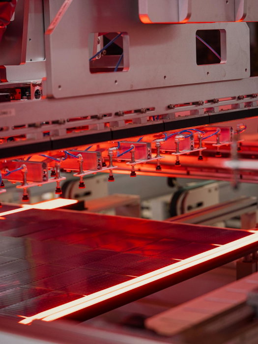To produce means to transform matter. To build means to give it a method.
Every TORRI panel is born within a process that combines design, research, and Italian manufacturing.
From the construction model to quality control, every choice helps build a product designed to stand out from market standards.
🌐 Discover at torri.solar