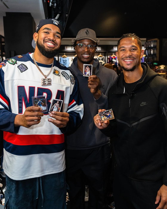 NBA season is almost back. 🏀🔥

via @topps