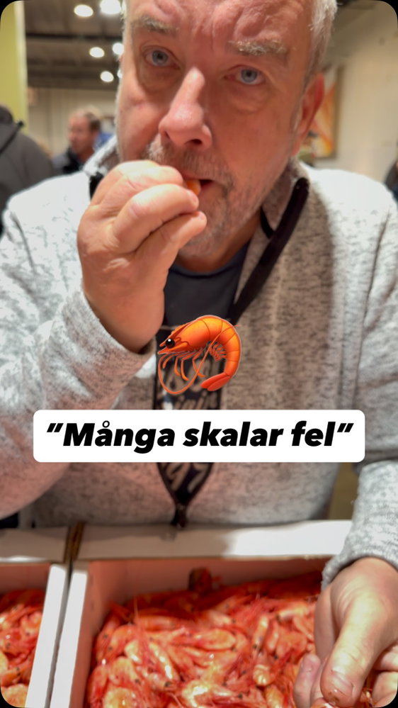 Denna helgen kostar färska räkor 249:-/Kg😊😍🦐❤️

Vi provar räkorna på Fiskauktionen varje morgon för att avgöra vilka som är av bästa kvalité!🦐👏🏼
Dogge förklarade hur man skalar räkorna🤭😍