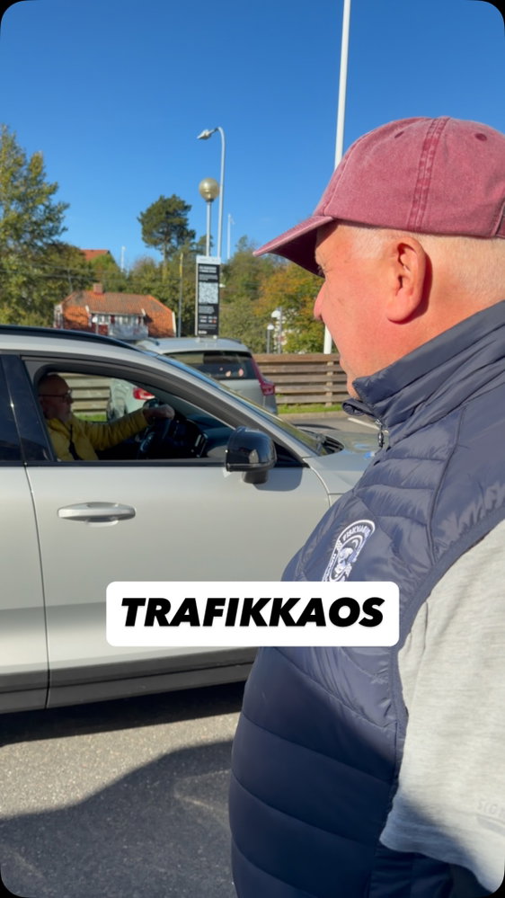 Våran nya personal, secka gubbar🤣❤️

@pipistrello66 kan du hjälpa Thomas att reda ut detta?