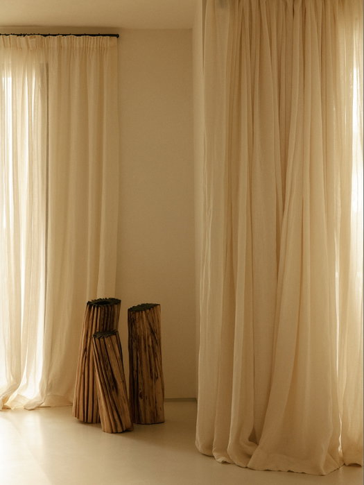 Highstay instagram Every room at Villa Escondida is bathed in a warm, diffused light, offering a palette of golden hues and sandy shades. @highstayvillas 

Photos: @oracle_paris