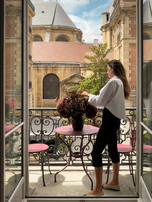 Highstay instagram A jewel in the Highstay Signature collection, this Premium 2 Bedroom is part of our brand-new Maison: Pyramides. A true ode to Parisian elegance and art de vivre, with its gorgeous furnishings and lovely balcony, this pied-à-terre apartment will offer an authentic and unforgettable experience.
Photos: @oracle_paris