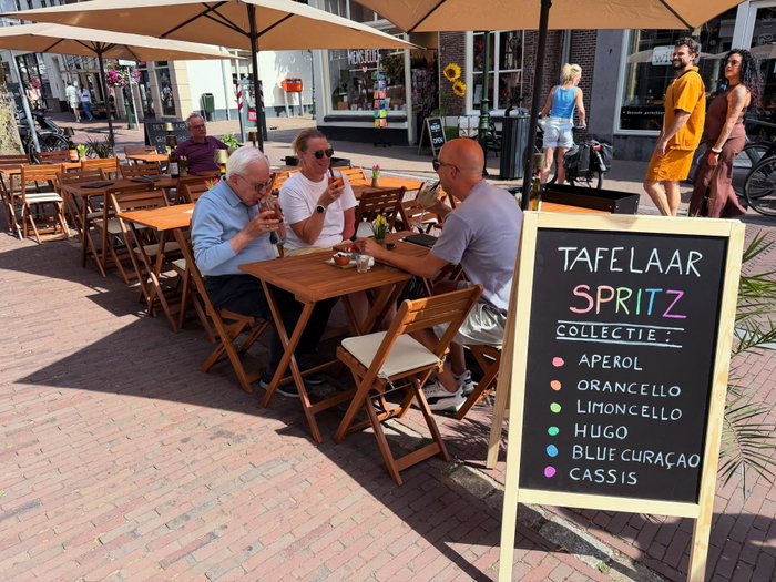 Zon op De Kamp, spritz in je hand en niks meer hoeven. ☀️🍹