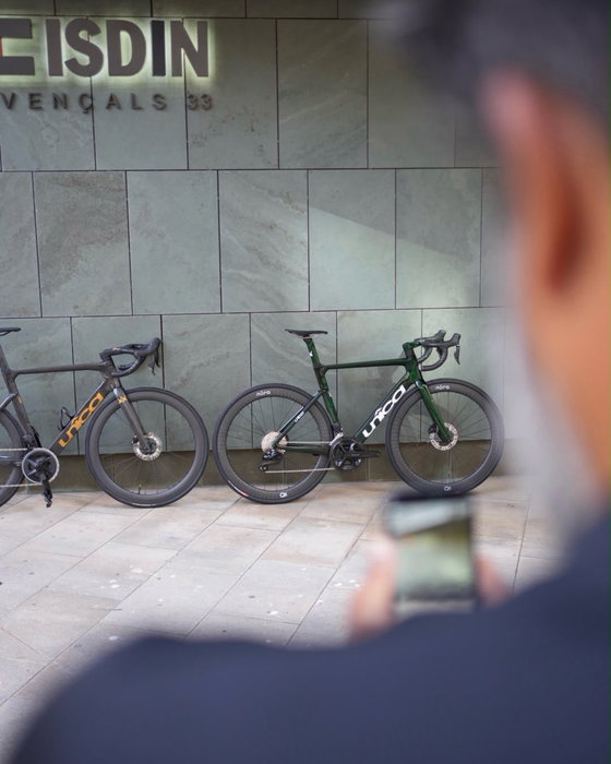 ¡Qué energía ayer en @isdin 🤩🚴‍♀️
Nos desplazamos a sus oficinas para un showroom lleno de buen ambiente y mucho inter