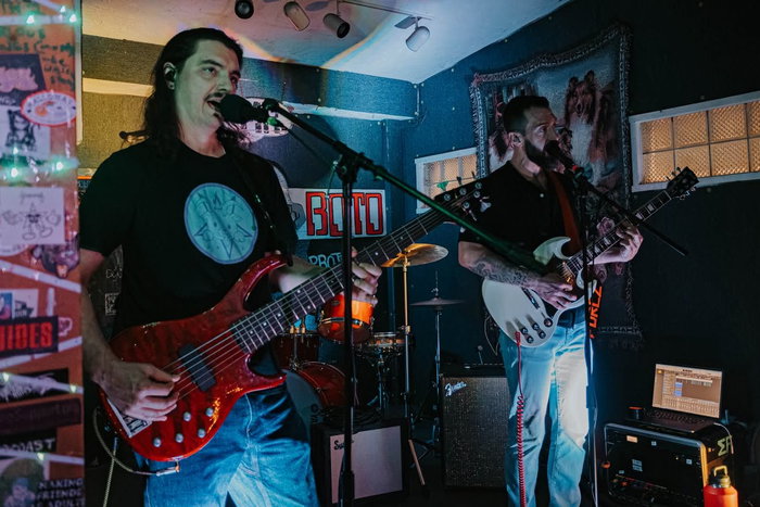 Catch @netforcemusic perform at the Squirrel Hill Night Market this Saturday 9/26 at 7pm! 🎸
Net Force is a Pittsburgh alternative rock group blending driving rhythms, atmospheric guitars, and melodic vocals. Their sound sits somewhere between progressive rock precision and the raw energy of modern indie.
Driven equally by emotional expression and technical discipline, the band writes with purpose and performs with intensity. On stage, Net Force focuses on creating something real in the moment.
Each performance evolves through the interaction between the musicians and the room, resulting in a set that feels immediate and fully engaged. Whether in a packed venue or an intimate space, Net Force delivers a performance that pulls people in and holds them there.
Stay tuned for the rest of the lineup this Saturday! 🌟