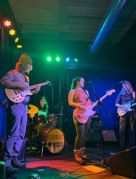 @bandampersand will be playing some tunes along the @greatracepgh course this Sunday outside of Sunburst on Forbe Ave. Music will start just after 9:30am. Good luck to all the runners! 🏃♀️🧡
