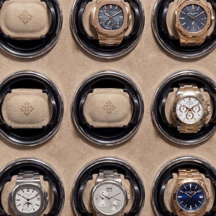 Wrapped in Alcantara®, our watch winders feel soft to the touch while protecting your timepieces fro