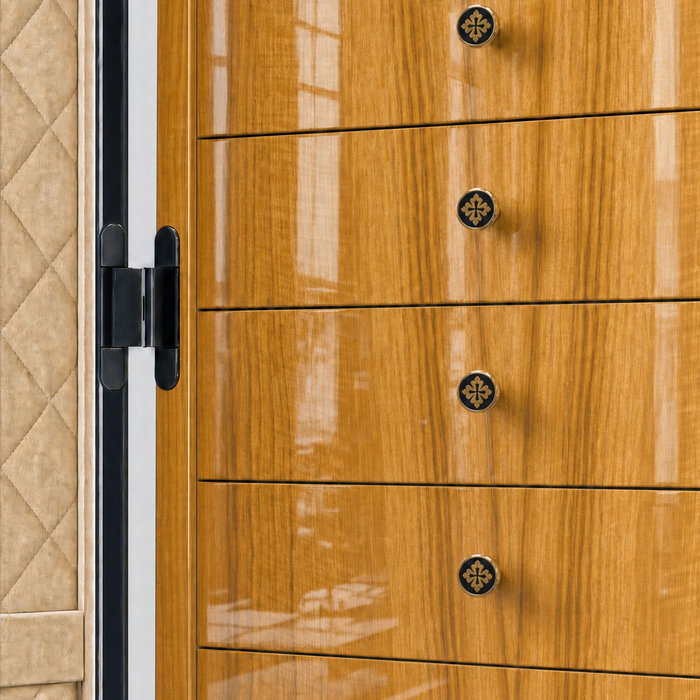 Every drawer, a signature. Hand-finished veneer, jewel-like hardware, and quilted suede lining — det
