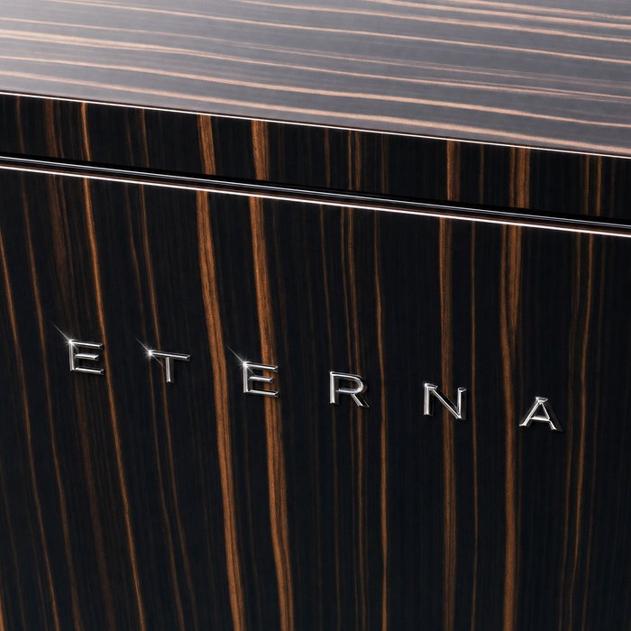 This grain took decades to grow. We spent months perfecting the finish. You'll keep it for life.
Et