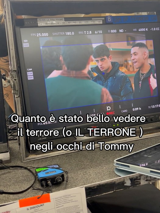 Impagabile la faccia di @tommycassi spaventato 😂 È la seconda cosa più bella successa sul set.
fa scassare dalle risate.
Ma la cosa più bella è che ho avuto l’opportunità di farla per davvero. Grazie al cast, alla produzione, ai registi ,agli attori E a Simone Belli con la stunt gym boutique
Spero di lavorare di nuovo con voi 💪
Supermarket aperto h24 su prime video
@valerio_il_cialtrone hai fatto davvero una gran bella caduta degna di uno stunt !!
@tommycassi @alebetti3 @francesco_arienzo @primevideoit @gaiabavaro @ilterzosegretodisatira @simonebellistuntcoordinator @stuntgymboutique.italia