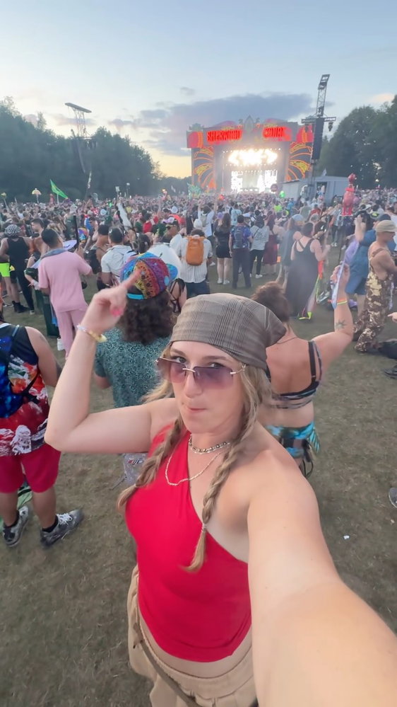 I took a video every time a tune dropped that plays well on the beach 🥹
Check my website for my full schedule!