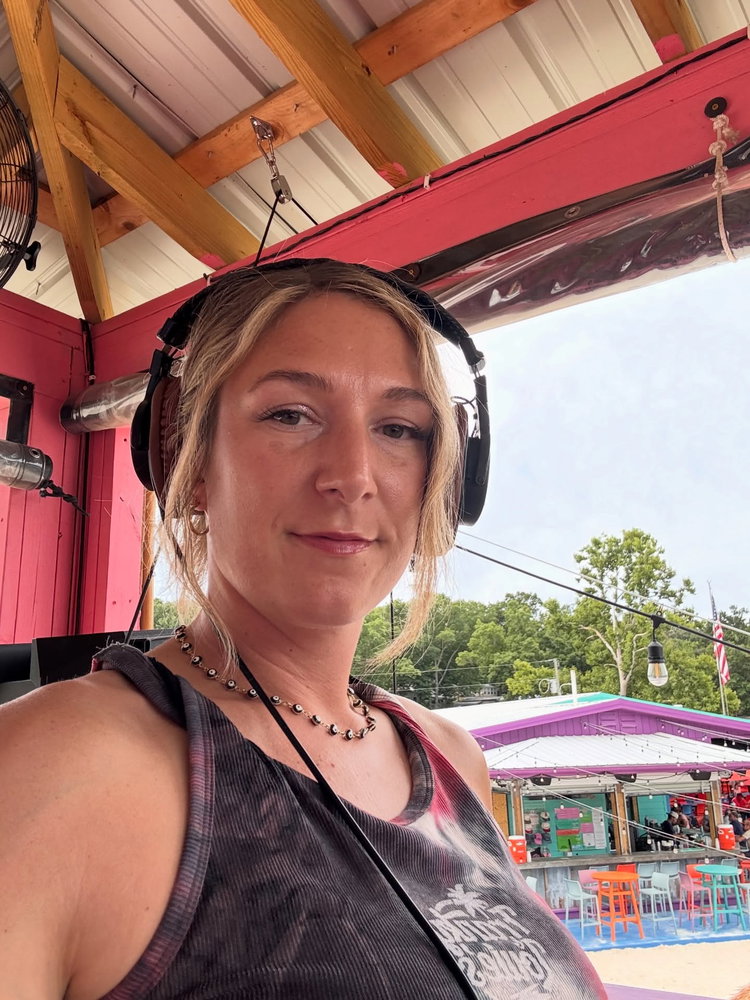 *manifesting a dance floor jam packed until 1am with RV owners, locals, bridal parties & bachelor parties* 🧘🏼‍♀️🤩

Heading in to our first string of summer nights in the Ozarks!!! I am SO READY to start late nights again. See you on the dance floor!