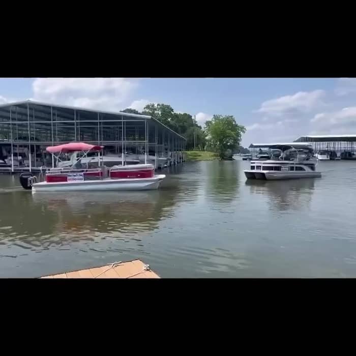 National Safe Boating Week day 6: know your navigation rules! To avoid collisions, read up on right-of-way rules to follow. Know when you are the give-way vessel and when you are the stand-on vessel.