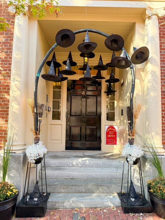 New England's historic towns stole our hearts this weekend! From haunted encounters to breathtaking architecture, Salem to Marblehead and Boston, Massachusetts did not disappoint!