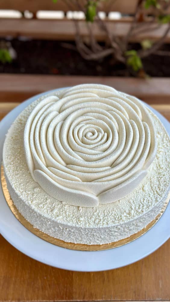 Certaines créations sont pensées pour être dégustées… d’autres pour traverser l’image ✨