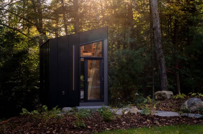 Hosting this holiday season? 🎄 🎁 

A Bunkie makes it easy! Cozy, private, and designed for all seasons, perfect for guests, family, and festive gatherings.

Our customers love their Bunkies for making space without stress.
See our models and make room for connection this year.

#HolidayHosting #TheBunkie #TinyRetreat #CozySpaces #PrefabHomes #MadeInCanada