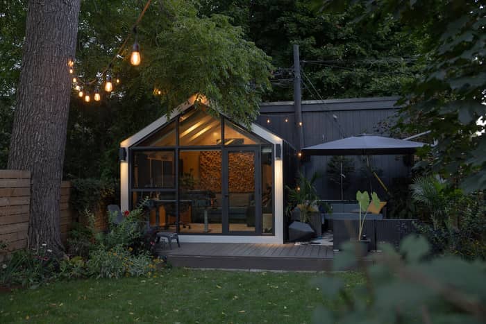Backyard Entertainment at its finest! 

Kick off this 🇨🇦 May long weekend with a DJ dance party - who's in?

Cheers 🎉 🥂

#BunkieVibes #VictoriaDayLongWeekend #May24 #BackyardBunkie