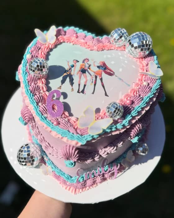KPop Demon Hunters Cake for Emily’s 6th Birthday💜💖🩵🪩

Had to post this one today as it’s my niece Emily 6th Birthday today and this was her cake from her party this weekend! Emily’s cake is always one of my favourite cakes of the year but also the highest pressured to get right🤣

I think it’s safe to say she loved it🥰
