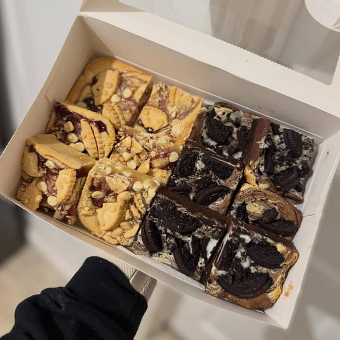 Mixed brownie and blondie box to get the best of both worlds🤩🤎