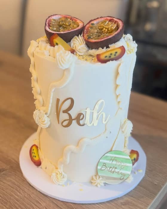 Passionfruit themed cake from last weekend💛

Tried a different style/design for this one so you’ll have to let me know what you think!🤩

I have been away this week so will try to get back to all messages over the next few days, thank you for being patient. Have a lovely bank holiday everyone 🫶🏼