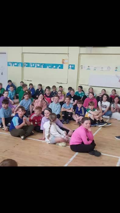 Golden Post Box Assembly - Mr. Breathnach read out anonymous notes from staff, shouting out the quiet wins and big hearts across the school. From legendary efforts to simple acts of kindness, these moments were marked with lucky dips or homework passes and huge congratulatory cheers from peers. 🎟️💛
Happy Friday! Happy Bank Holiday weekend!!

@pieta.house