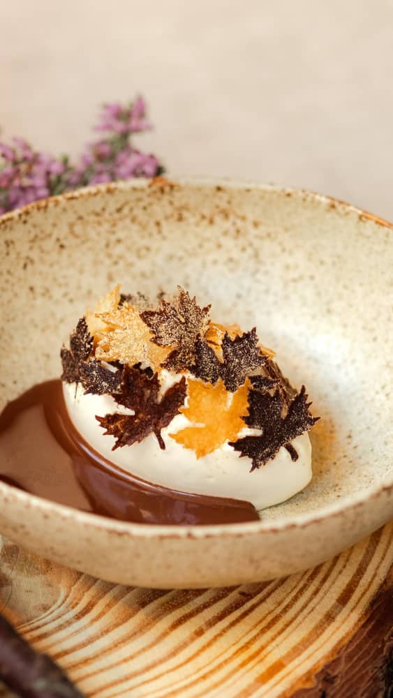 @ignilondon_ has arrived in Mayfair, bringing fire dining under executive chef @cheftheoclench.

Drawing from his Brighton roots and memories by the water, Clench explores elemental cooking through coastal ingredients and flame. Sustainable bluefin tuna and ember-cooked oysters lead a menu that celebrates the connection between fire and the sea.

#BacchusAgency #IgniLondon