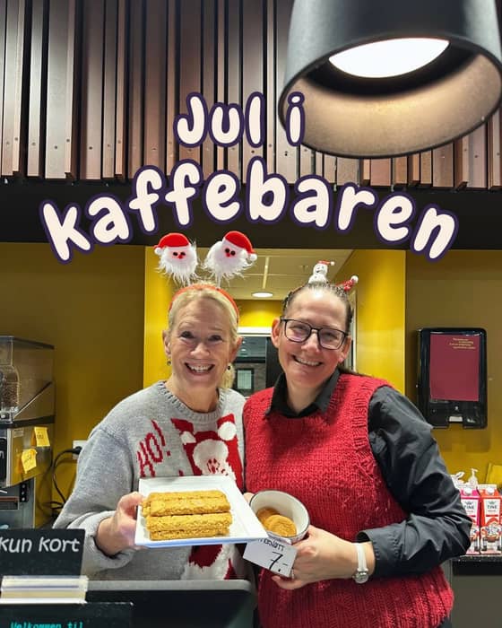 Nå finner du deilige julekaker og annen jule-snacks i kaffebaren🎄💜 Viktig: kaffebaren skal få ny og større maskin og er dermed under ombygging fra og med fredag. Dette er derfor kaffebarens siste åpne uke for i år! #livetrundtstudiene#siagder#siamatogdrikke