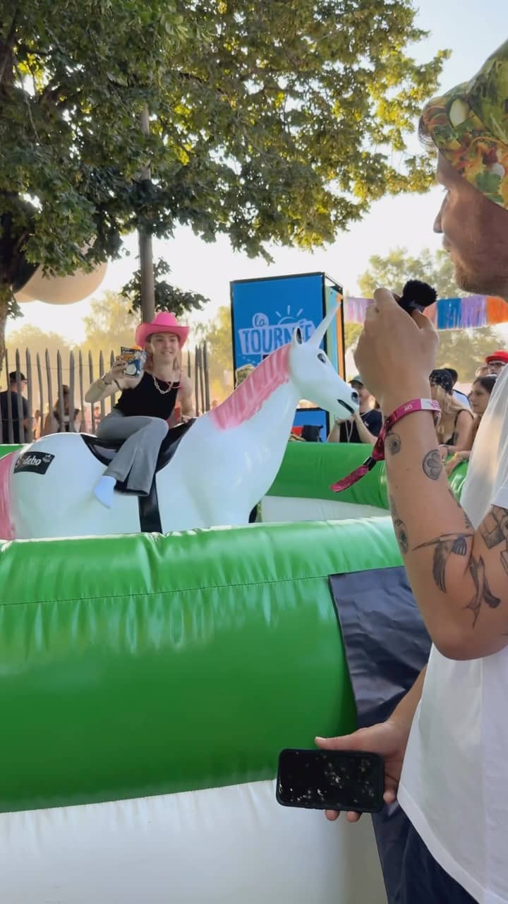 La licorne était l’une des stars de notre stand aux @eurockeennes 🦄

Vous avez été nombreux à venir l’affronter (ou l’adopter ?) et certains ont même décroché LE SODEBOB si convoité… voire une visite en backstage 😎

Encore une fois MERCI Belfort 🤩

#TournéeSodebo #Eurockéennes #Festival #Partenariat