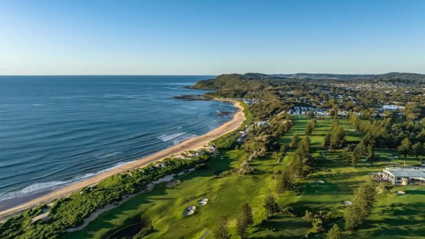 Did you know that Kims is within walking distance to Shelly Beach Golf Course? An 18 hole course featuring tree-lined fairways and manicured greens, overlooking the coastal cliffs of Shelly Beach. Stay at the best, play at the best @shellybeachgolfclub#golfweekend #stayandplay #golfersdream #swing