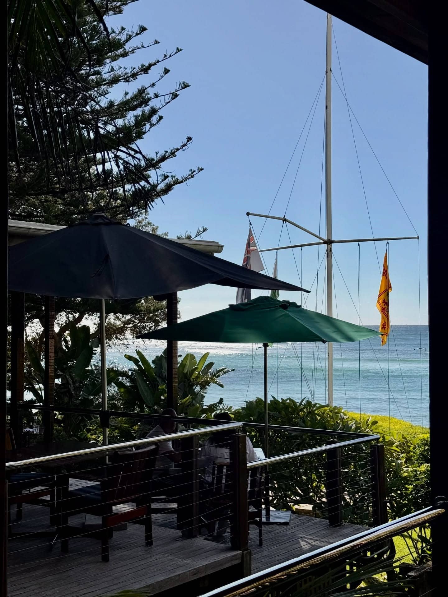 Breakfast by the beachside 😍🏝️ Open to the public - Bookings essential 📞 43321566