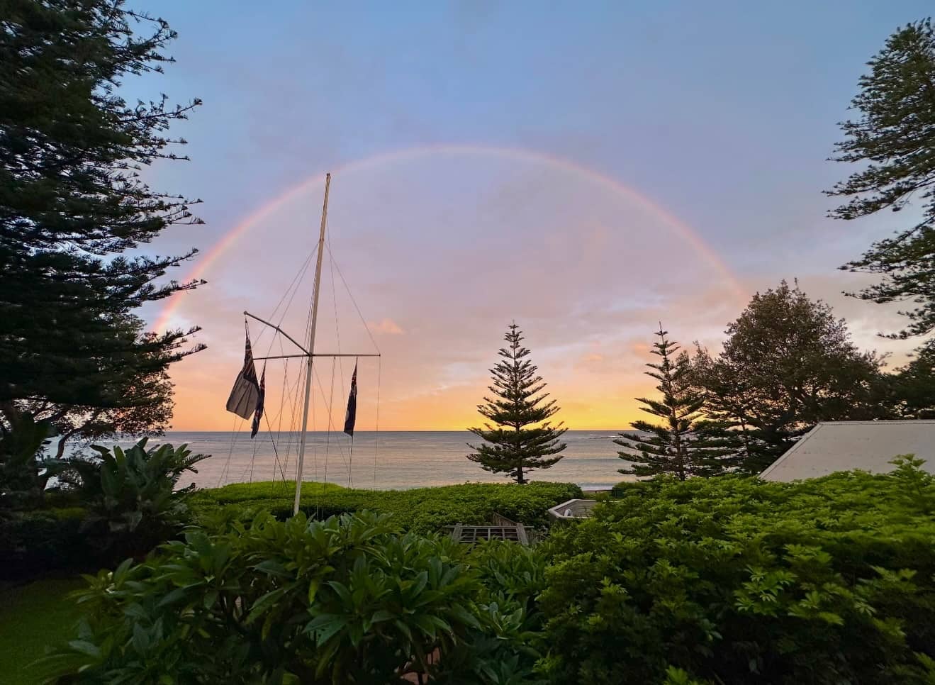 Have you booked your Easter weekend at Kims? 🐰 Limited spots available - don’t miss out! 🌅