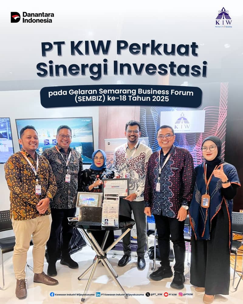 PT Kawasan Industri Wijayakusuma (KIW) turut hadir dalam gelaran Semarang Business Forum (SEMBIZ) ke-18 Tahun 2025 yang berlangsung di Grand Ballroom PO Hotel Kota Semarang, 18 November 2025.

Direktur Utama PT KIW, Ahmad Fauzie Nur, hadir secara langsung sekaligus membuka kesempatan dialog dengan para pelaku usaha dan calon investor. Pada ajang ini, PT KIW juga membuka booth sebagai wadah promosi kawasan industri serta pengenalan berbagai potensi investasi yang tersedia.

Tahun ini, SEMBIZ mengusung tema:
“Mewujudkan perekonomian inklusif dan berkelanjutan melalui pengembangan ekosistem investasi daerah dengan sinergi potensi lokal dan pemanfaatan teknologi digital.”

Dalam forum tersebut, 3 dari 5 investor yang menerima penghargaan dari Pemerintah Kota Semarang merupakan tenant KIW. “Kami bersyukur dapat tumbuh bersama 135 investor dari dalam dan luar negeri dalam sebuah ekosistem bisnis yang lengkap,” ujar Ahmad Fauzie.

Rangkaian kegiatan SEMBIZ meliputi investment forum, invest talk, business matching, panel diskusi investasi, hingga one-on-one meeting. Acara ini juga dihadiri calon investor, perusahaan PMDN dan PMA, asosiasi pelaku usaha, Kementerian Investasi & Hilirisasi, serta DPMPTSP Kedungsepur.

SEMBIZ menjadi platform strategis yang mempertemukan pemerintah, pelaku usaha, dan investor untuk memperkuat kolaborasi serta membuka peluang investasi baru. Pemerintah Kota Semarang juga menegaskan komitmennya dalam meningkatkan daya saing daerah serta mewujudkan pertumbuhan ekonomi yang inklusif dan berkelanjutan.

#KIW #KawasanIndustriWijayakusuma #SEMBIZ2025 #SemarangBusinessForum #InvestInSemarang #InvestInKIW