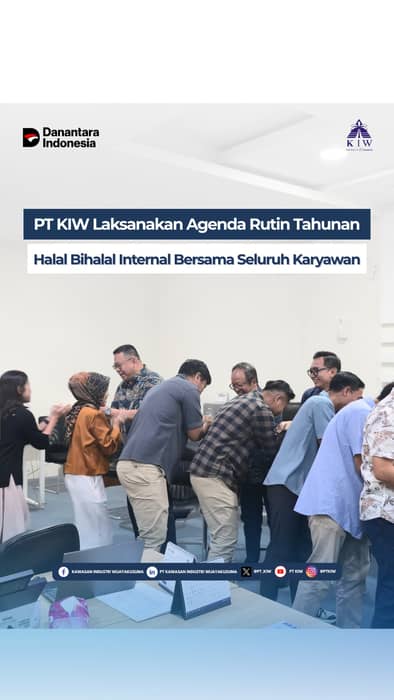 PT Kawasan Industri Wijayakusuma (KIW) telah melaksanakan kegiatan Halal Bihalal internal bersama seluruh karyawan pada 09 April 2026 sebagai bagian dari agenda rutin tahunan perusahaan dalam mempererat silaturahmi dan memperkuat sinergi antar insan perusahaan.

Kegiatan diawali dengan pemaparan Direksi mengenai progres dan perkembangan KIW, termasuk berbagai capaian serta arah strategis perusahaan ke depan. Sesi ini menjadi momentum penting untuk menyampaikan informasi perusahaan secara terbuka kepada seluruh karyawan, sekaligus membangun optimisme bersama dalam menghadapi target dan tantangan tahun 2026.

Setelah sesi pemaparan, kegiatan dilanjutkan dengan salam-salaman dan saling bermaafan antar karyawan, yang berlangsung hangat dan penuh kekeluargaan. Tradisi tahunan ini menjadi wujud komitmen KIW dalam menjaga budaya perusahaan yang harmonis, kolaboratif, dan penuh nilai kebersamaan.

Melalui kegiatan Halal Bihalal ini, KIW berharap semangat kebersamaan, profesionalisme, dan produktivitas seluruh karyawan semakin meningkat demi mendukung pertumbuhan perusahaan yang berkelanjutan.

#PTKIW #HalalBihalal #EmployeeEngagement #CorporateCulture #SinergiKIW #AKHLAK #BestLocationForBetterInvestment