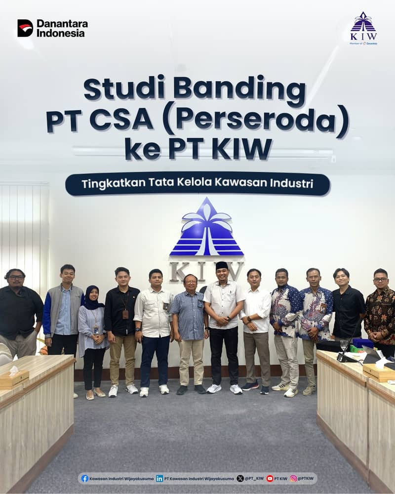 PT Kawasan Industri Wijayakusuma (KIW) menerima kunjungan dari PT Cilacap Segara Artha (Perseroda) dalam rangka studi banding pengelolaan kawasan industri, pada Rabu, 12 November 2025, bertempat di Ruang Rapat Opsroom PT KIW.

Kunjungan tersebut dihadiri langsung oleh Bapak Chamim, Direktur Utama PT CSA (Perseroda) beserta jajaran, dan disambut oleh Bapak Sugeng Riyanto, Direktur Operasional merangkap Plt. Direktur Keuangan dan Manajemen Risiko PT KIW, bersama jajaran manajemen.

Melalui kegiatan ini, kedua pihak berdiskusi terkait sistem manajemen dan tata kelola kawasan industri, pengelolaan lingkungan hidup, pengembangan infrastruktur dan fasilitas kawasan, sistem pelayanan terpadu, serta penerapan tarif dan skema biaya.

Kegiatan studi banding ini menjadi sarana penting dalam meningkatkan efektivitas pengelolaan kawasan industri, sekaligus memperkuat kolaborasi dalam mendukung pembangunan ekonomi daerah yang berkelanjutan. 🌱🤝

#KawasanIndustriWijayakusuma #KIW #StudiBanding #HoldingBUMNDanareksa #IndustrialDevelopment #CorporateVisit