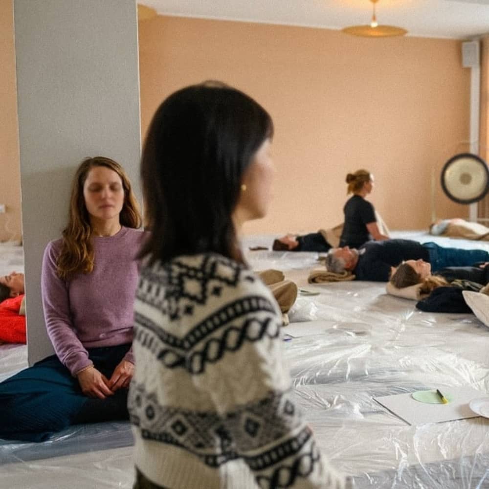 ✨𝐁𝐞𝐟𝐨𝐫𝐞 𝐰𝐞 𝐩𝐚𝐢𝐧𝐭, 𝐰𝐞 𝐩𝐚𝐮𝐬𝐞. Breath. Vibration. Presence ✨
That’s how you’ll experience a Meditate & Paint session—beginning with grounding meditation and sound healing to clear mental clutter, so your creativity can flow freely.
𝐁𝐞𝐧𝐞𝐟𝐢𝐭𝐬 𝐨𝐟 𝐒𝐨𝐮𝐧𝐝 𝐇𝐞𝐚𝐥𝐢𝐧𝐠:
• Reduces stress and anxiety
• Balances mood and emotional state
• Lowers heart rate and blood pressure
• Enhances focus and mental clarity
• Supports deep relaxation and better sleep
• Boosts creativity by quieting the inner critic
• Encourages connection to self and the present moment
#MeditateAndPaint #IntuitivePainting #SoundHealing #ArtAndMeditation #HealingThroughArt #MindfulCreativity #ArtTherapyVibes #HolisticArt #ConsciousCreativity
#BerlinEvents #BerlinWorkshops #BerlinCreatives #BerlinHealing #BerlinArtScene #BerlinWellness #YogaStudioBerlin #TherapeuticArt
#SpiritualArt #MindBodySoul #InnerPeace #EnergyHealing #SoundBathExperience #CreativeFlow #InstaArt #MindfulMoments #SlowLiving #CreativeCommunity #IntuitiveArt #SoulfulArt