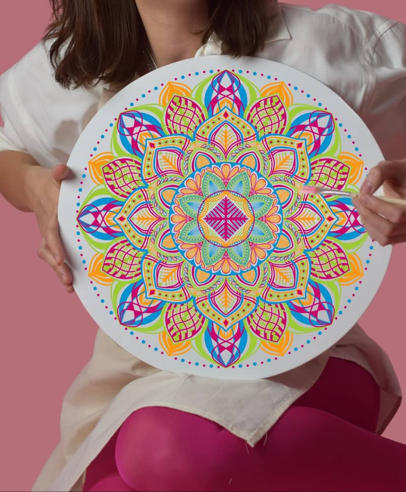 Join us for the upcoming Meditate & Paint Workshop🎨 Mandala Painting and Soundbath Meditation in your favourite yoga studio! 
🎨 all materials included (30 cm round canvas, acrylic paints & markers, glitter and more)
🎨 warm tea, snacks and cozy vibes
🎨 intuitive creative exploration and soothing sounds
🎨 professional guidance
⏰25.10.2025 | Saturday | 16:00-18:00
📍Boaré Yoga Art Studio Rodenberg @boarestudio 
Limited tickets. Book via the link in bio ✨