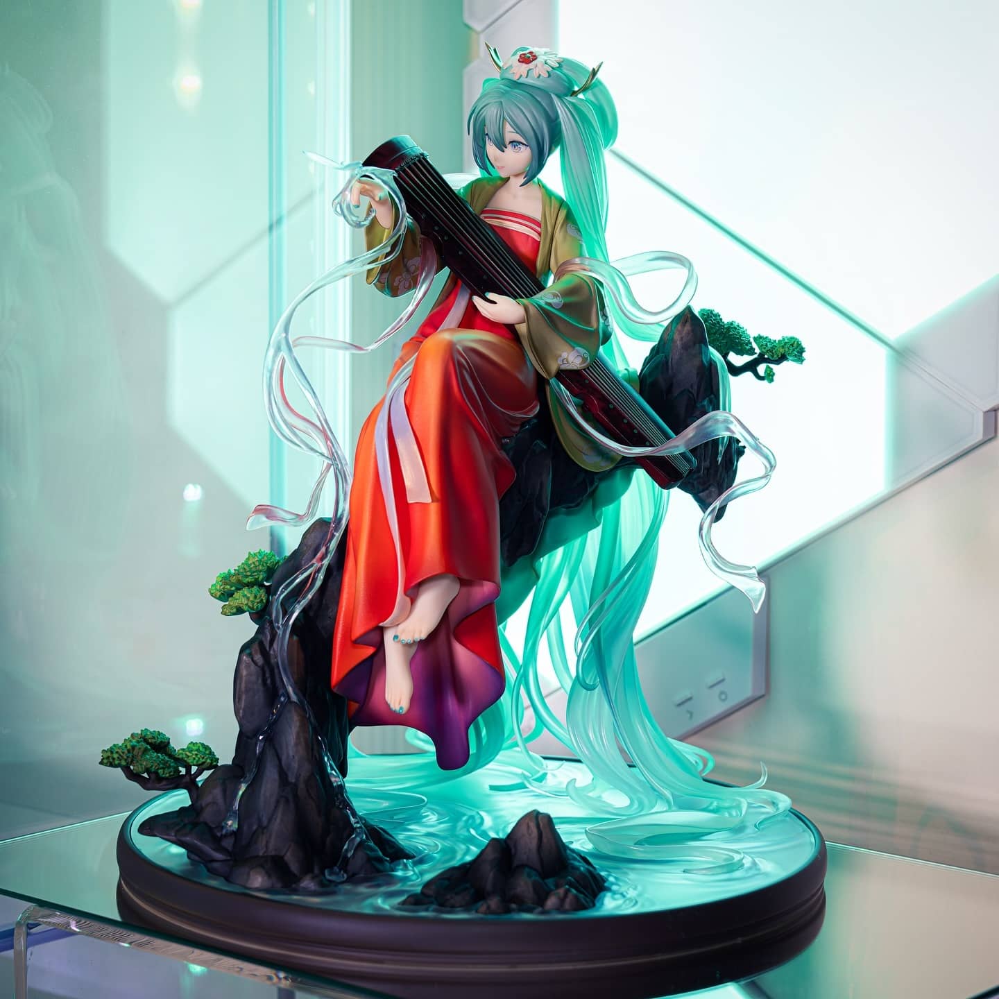 I wasn’t massively amazed by this figure from the promo shot but seeing her irl she’s amazing! The detail is stunning 😍 she’s a beautiful Miku figure 🥹🩵



What do you think? Do you like her?
