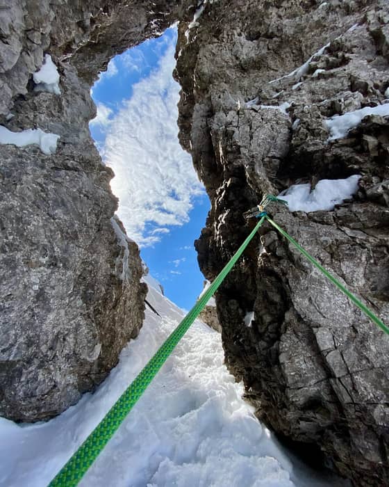 ALPINISMO INVERNALE ⛏️❄️🏔️

Quando le levatace, il freddo, la neve, il vento e la fatica si trasformano in emozioni e sorrisi ❄️😄