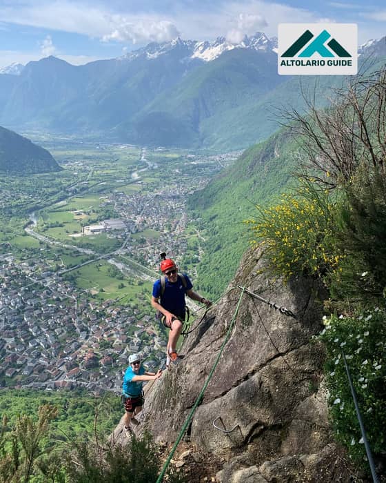 Maggio, le cime sono ancora bianche ma in bassa valle le temperature sono ideali per le vie ferrate, eccoci sulle classiche della val Chiavenna.