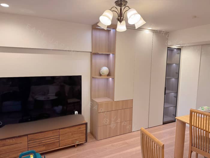 フルオーダークローゼット(Before/After)
こちらはリビングの壁にぴったり収まるようデザ